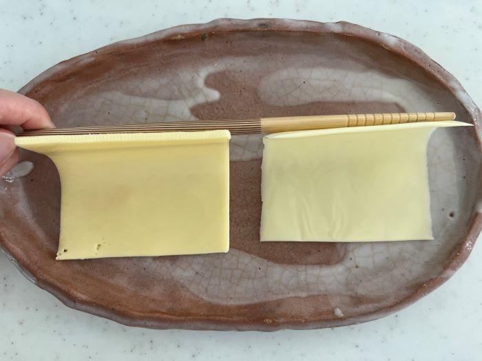 オイシックスの「厚切りゴーダスライスチーズ」と通常のとろけるチーズの比較